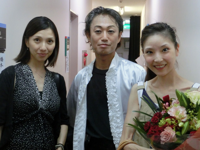 第8回発表会楽屋　K-companyのプリンシパル、康村和恵先生と松岡梨絵先生